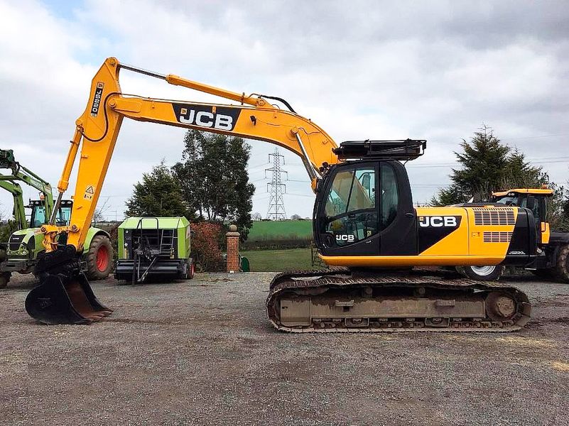 Аренда гусеничного экскаватора JCB JS220